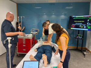 Simulação, Decisão Clínica e Treino Avançado: O SAV no âmbito da Pós-Graduação em Intervenção à Pessoa em Situação Crítica
